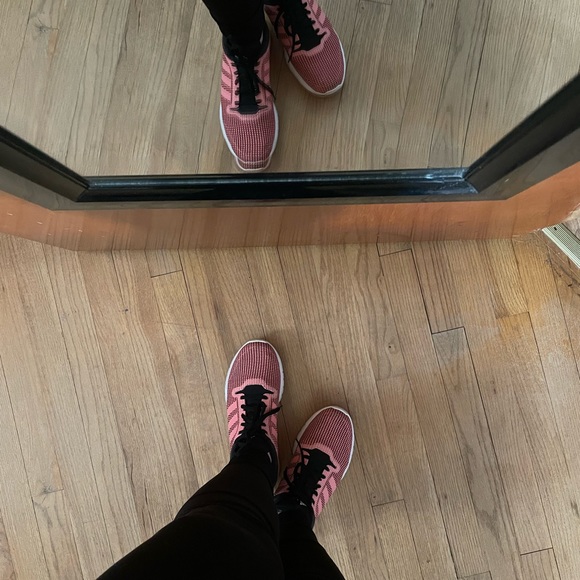 7.5 pink and black Addis’s women’s sneakers. Worn a handful of times. - Picture 6 of 10